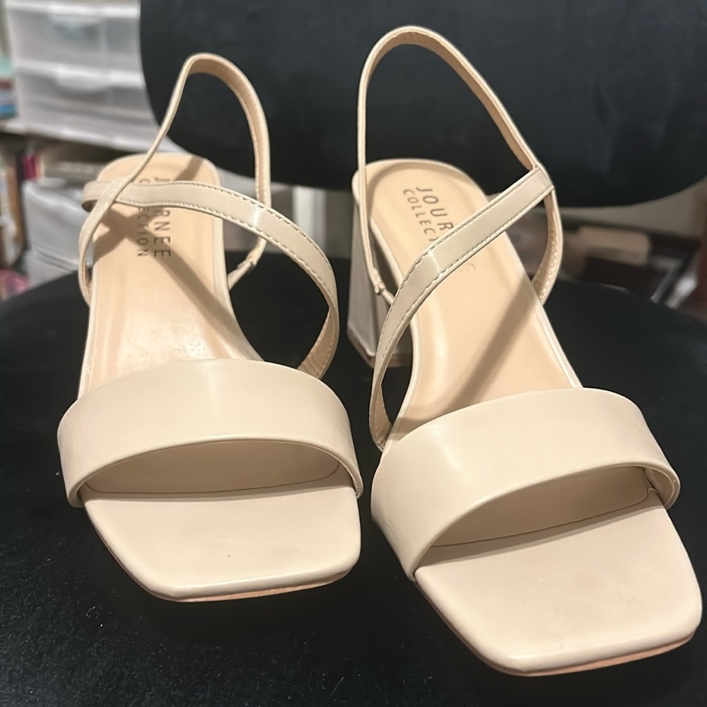 Journee Collection LirryC sandal, Beige